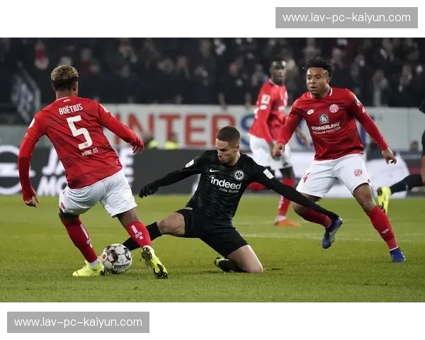 梦幻温布利：当红魔遇到宇宙队，那场重新定义足球边界的巅峰博弈